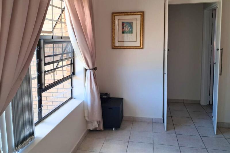 To Let 3 Bedroom Property for Rent in Island View Western Cape